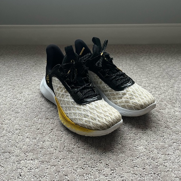 Under Armour Curry Flow Basketball Shoes - Picture 2 of 11